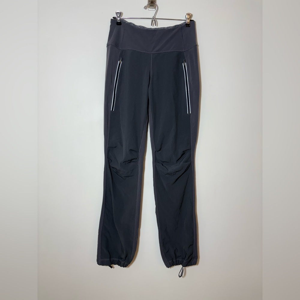 $98 Lululemon Heathered Coal Gray Run Free Straight Leg Polyester Pants size 6